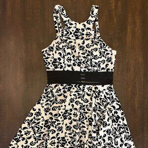 Juniors City Studio Fit and Flare White Dress w/Black Velvet Design Size 9